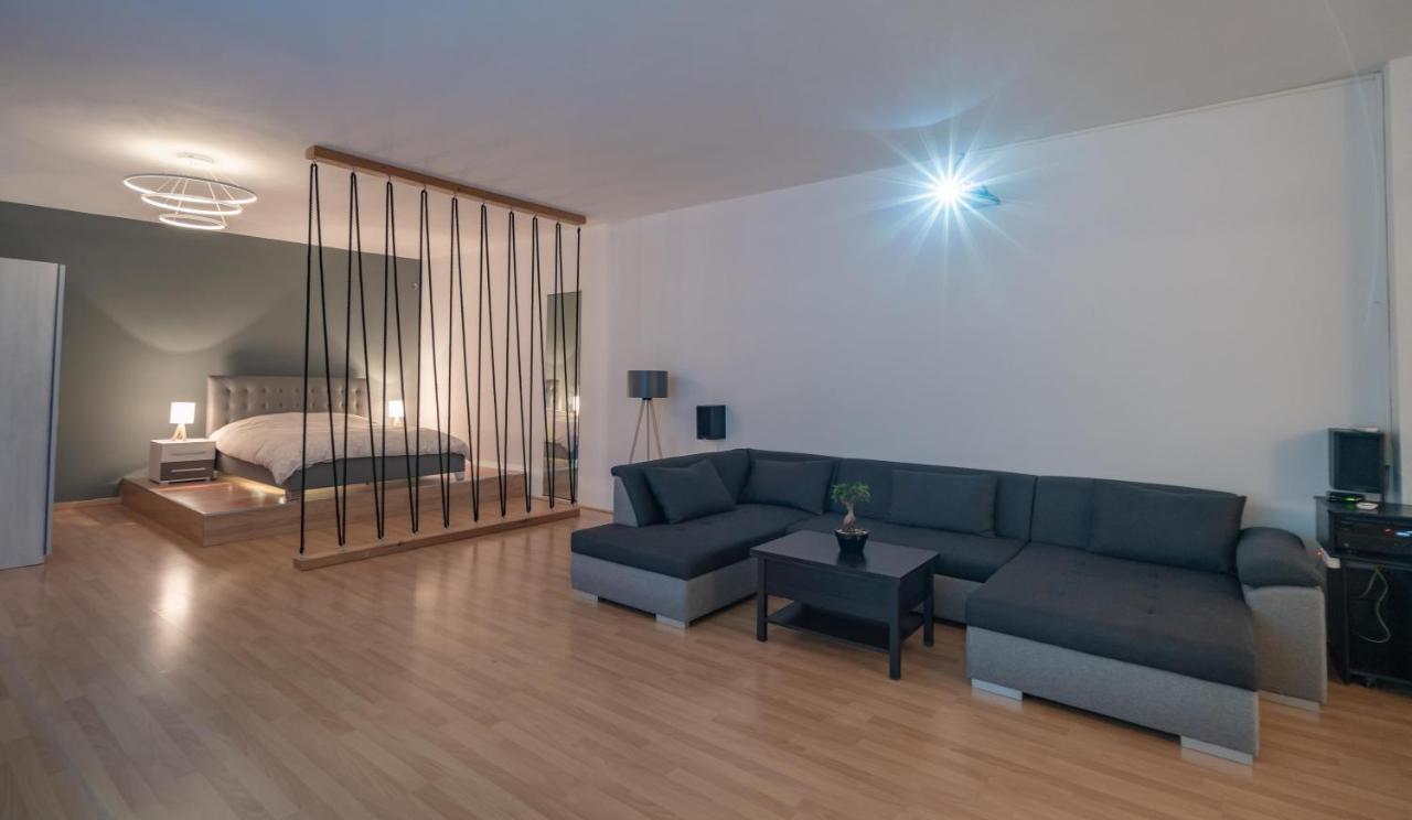 Apartment Cinema Zeus - By Avelink