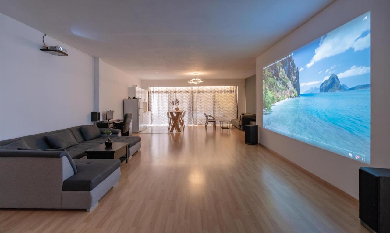Cinema Zeus - By Avelink Apartment *